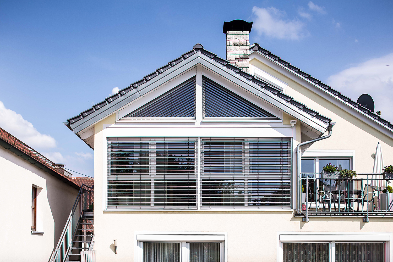 Sonnenschutz: Stilvolle und funktionale Möglichkeiten, die Ihr Heim vor übermäßiger Sonneneinstrahlung schützen.